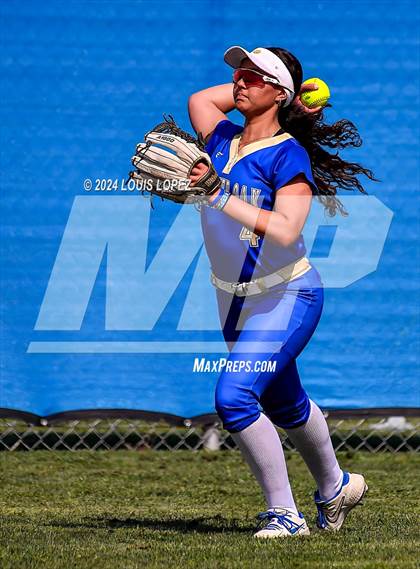 Thumbnail 2 in Charter Oak @ Diamond Ranch photogallery.