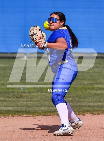 Thumbnail 3 in Charter Oak @ Diamond Ranch photogallery.