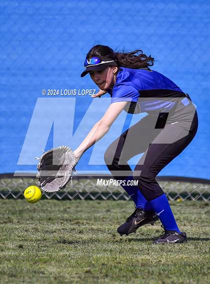 Thumbnail 3 in Charter Oak @ Diamond Ranch photogallery.