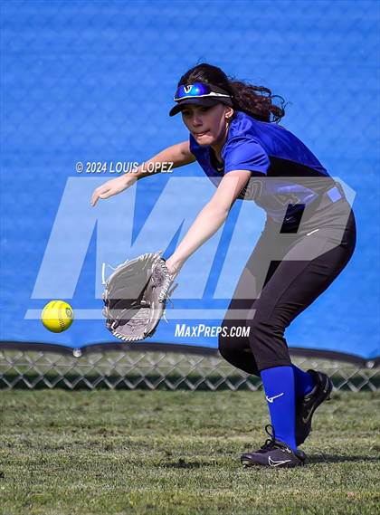 Thumbnail 2 in Charter Oak @ Diamond Ranch photogallery.
