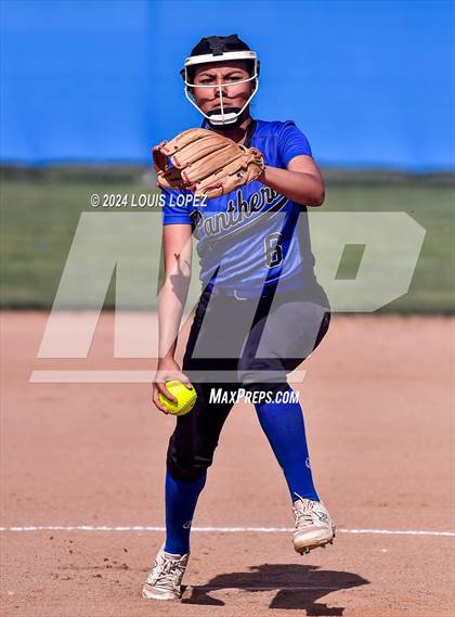 Thumbnail 3 in Charter Oak @ Diamond Ranch photogallery.