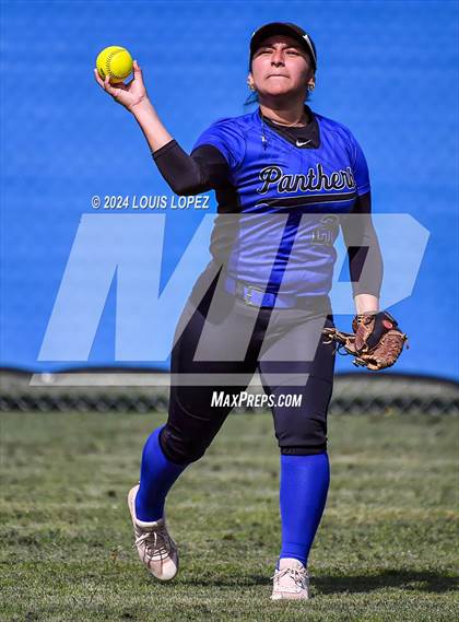Thumbnail 1 in Charter Oak @ Diamond Ranch photogallery.