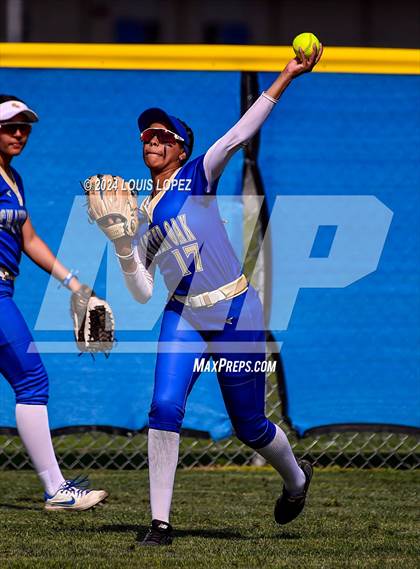 Thumbnail 3 in Charter Oak @ Diamond Ranch photogallery.