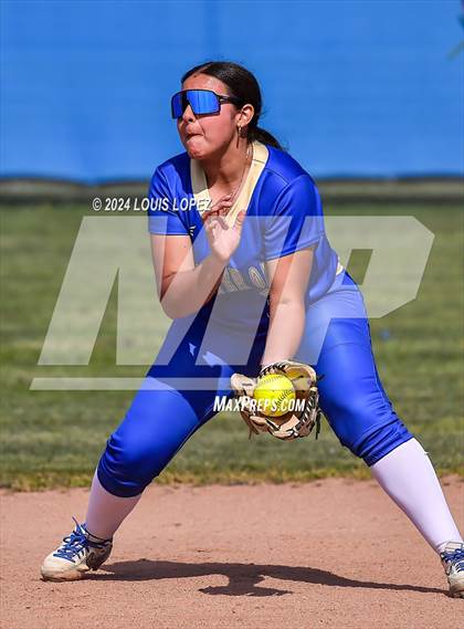 Thumbnail 2 in Charter Oak @ Diamond Ranch photogallery.