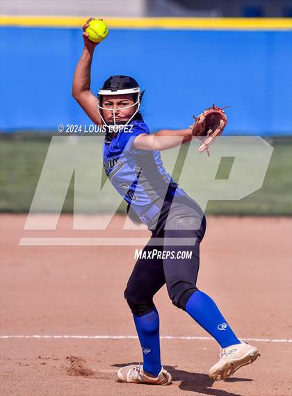 Thumbnail 2 in Charter Oak @ Diamond Ranch photogallery.