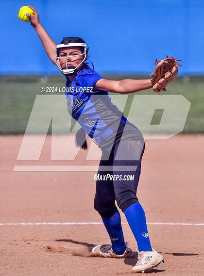 Thumbnail 2 in Charter Oak @ Diamond Ranch photogallery.