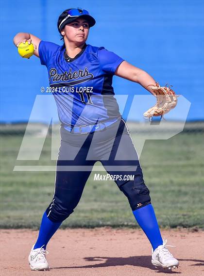 Thumbnail 3 in Charter Oak @ Diamond Ranch photogallery.