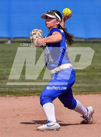 Thumbnail 3 in Charter Oak @ Diamond Ranch photogallery.