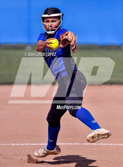 Thumbnail 3 in Charter Oak @ Diamond Ranch photogallery.