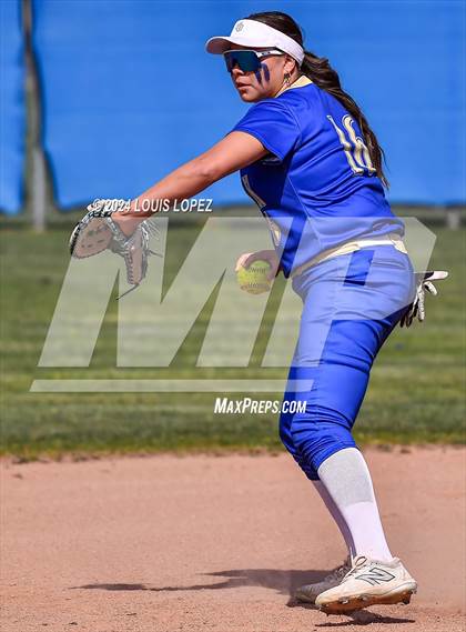 Thumbnail 3 in Charter Oak @ Diamond Ranch photogallery.