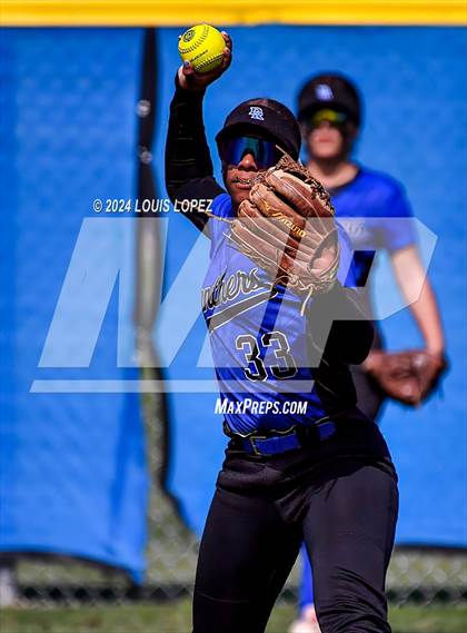 Thumbnail 3 in Charter Oak @ Diamond Ranch photogallery.