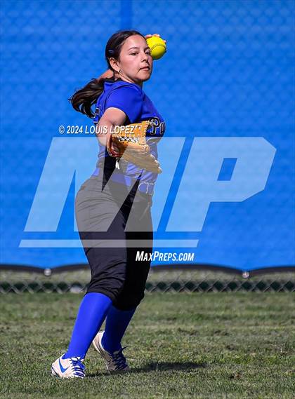 Thumbnail 3 in Charter Oak @ Diamond Ranch photogallery.