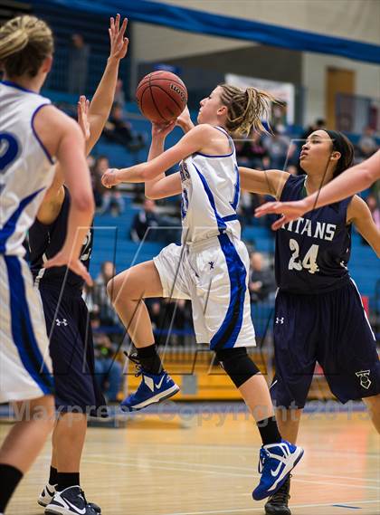 Thumbnail 1 in Syracuse vs. Bingham (UHSAA 5A Quarterfinal) photogallery.