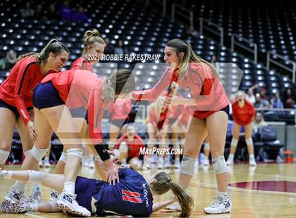 Thumbnail 2 in Canyon vs. Grapevine (UIL Volleyball 5A Semifinals) photogallery.