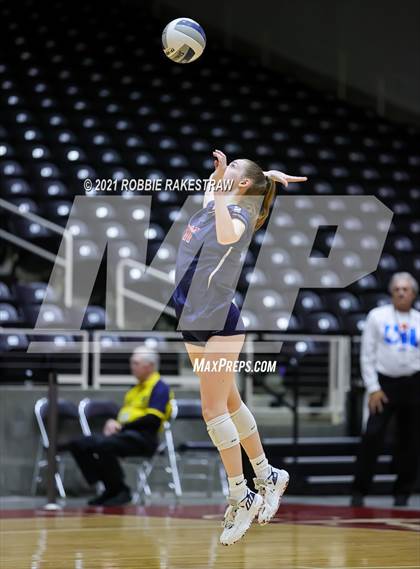Thumbnail 3 in Canyon vs. Grapevine (UIL Volleyball 5A Semifinals) photogallery.
