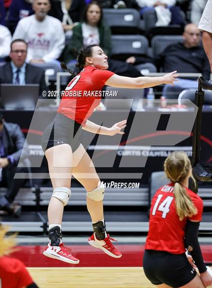 Thumbnail 1 in Canyon vs. Grapevine (UIL Volleyball 5A Semifinals) photogallery.