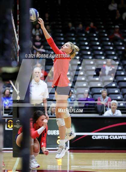 Thumbnail 3 in Canyon vs. Grapevine (UIL Volleyball 5A Semifinals) photogallery.
