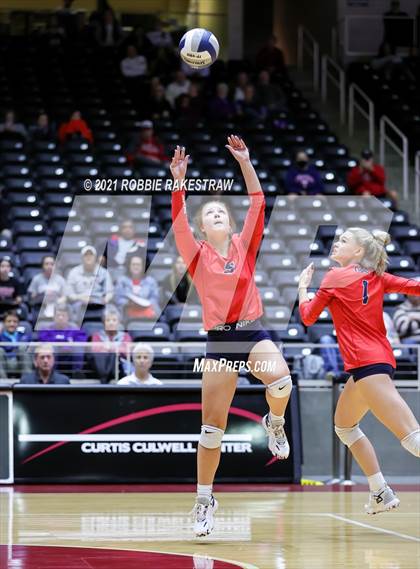 Thumbnail 1 in Canyon vs. Grapevine (UIL Volleyball 5A Semifinals) photogallery.