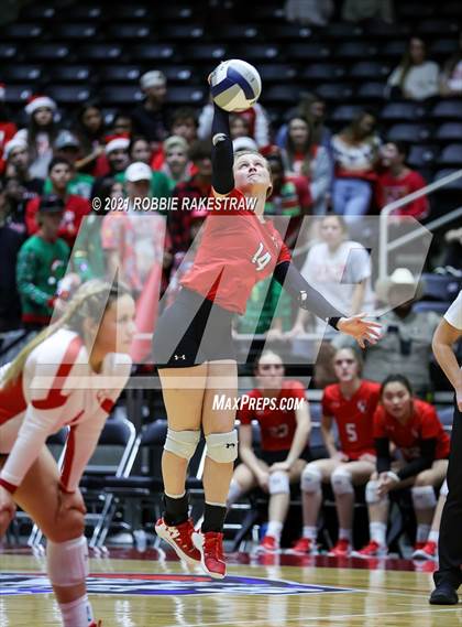 Thumbnail 1 in Canyon vs. Grapevine (UIL Volleyball 5A Semifinals) photogallery.
