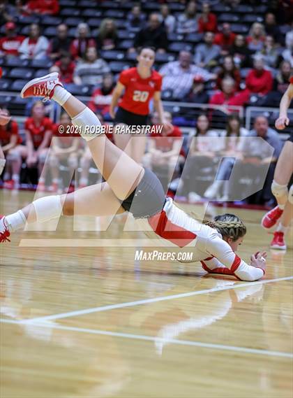 Thumbnail 1 in Canyon vs. Grapevine (UIL Volleyball 5A Semifinals) photogallery.