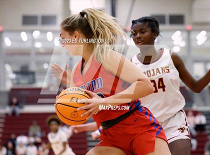 Thumbnail 1 in Walton @ Lassiter photogallery.