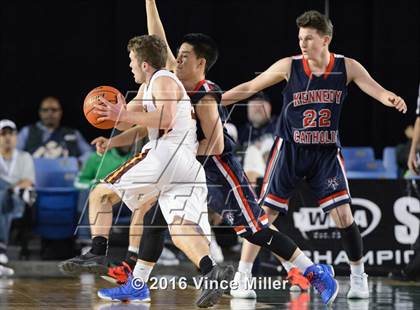 Thumbnail 1 in O'Dea vs Kennedy Catholic (WIAA 3A Semifinal)  photogallery.