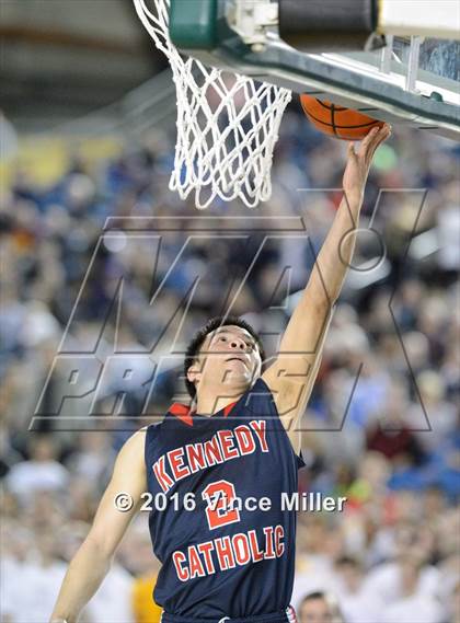Thumbnail 2 in O'Dea vs Kennedy Catholic (WIAA 3A Semifinal)  photogallery.