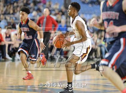Thumbnail 2 in O'Dea vs Kennedy Catholic (WIAA 3A Semifinal)  photogallery.