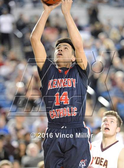 Thumbnail 2 in O'Dea vs Kennedy Catholic (WIAA 3A Semifinal)  photogallery.