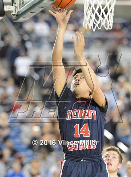 Thumbnail 3 in O'Dea vs Kennedy Catholic (WIAA 3A Semifinal)  photogallery.