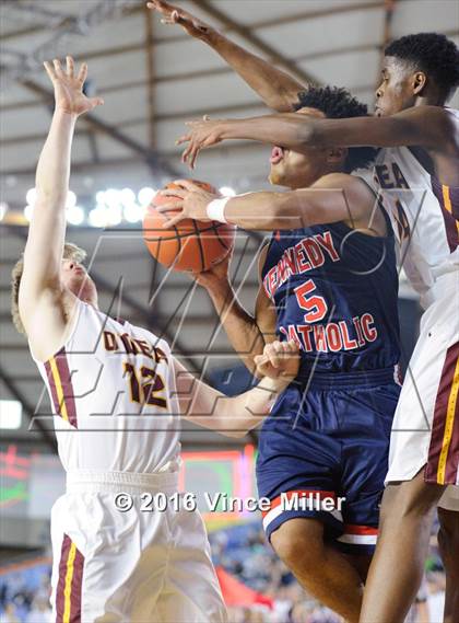 Thumbnail 1 in O'Dea vs Kennedy Catholic (WIAA 3A Semifinal)  photogallery.