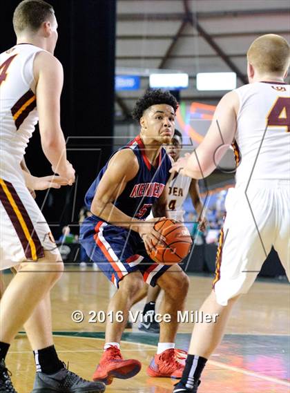 Thumbnail 3 in O'Dea vs Kennedy Catholic (WIAA 3A Semifinal)  photogallery.