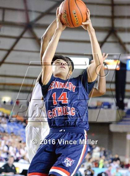 Thumbnail 2 in O'Dea vs Kennedy Catholic (WIAA 3A Semifinal)  photogallery.