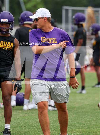 Thumbnail 1 in Germantown vs DeSoto Central (U of Memphis 7v7) photogallery.