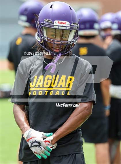 Thumbnail 1 in Germantown vs DeSoto Central (U of Memphis 7v7) photogallery.