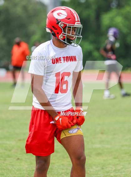 Thumbnail 1 in Germantown vs DeSoto Central (U of Memphis 7v7) photogallery.