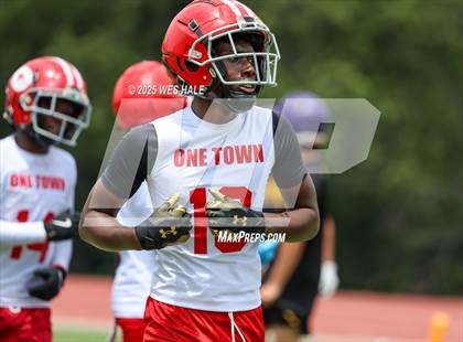 Thumbnail 2 in Germantown vs DeSoto Central (U of Memphis 7v7) photogallery.