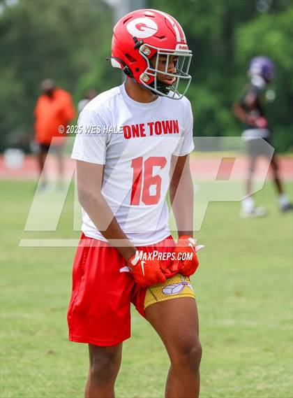 Thumbnail 3 in Germantown vs DeSoto Central (U of Memphis 7v7) photogallery.