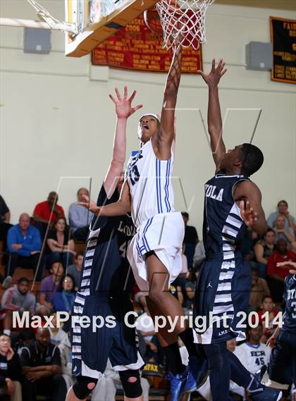 Thumbnail 1 in Loyola vs. El Camino Real (Fairfax State Preview) photogallery.
