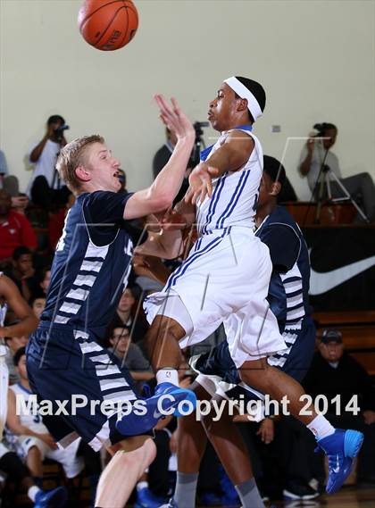 Thumbnail 2 in Loyola vs. El Camino Real (Fairfax State Preview) photogallery.