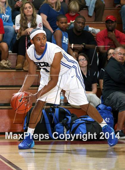 Thumbnail 3 in Loyola vs. El Camino Real (Fairfax State Preview) photogallery.