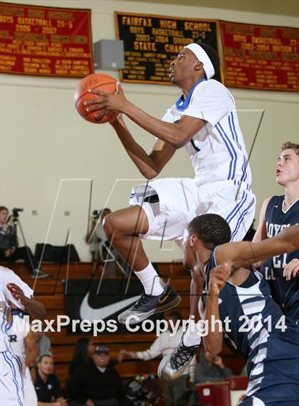 Thumbnail 1 in Loyola vs. El Camino Real (Fairfax State Preview) photogallery.