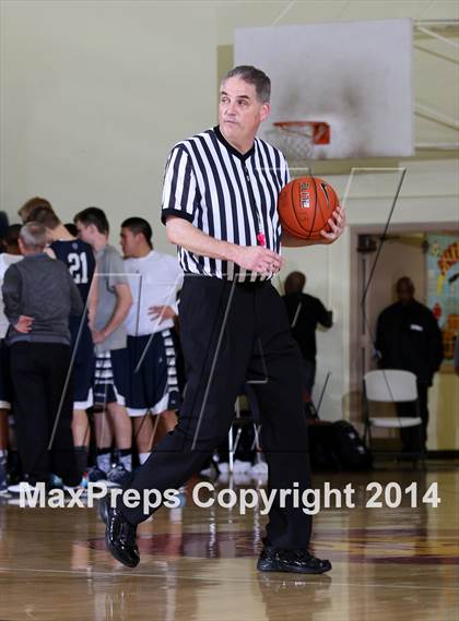 Thumbnail 3 in Loyola vs. El Camino Real (Fairfax State Preview) photogallery.