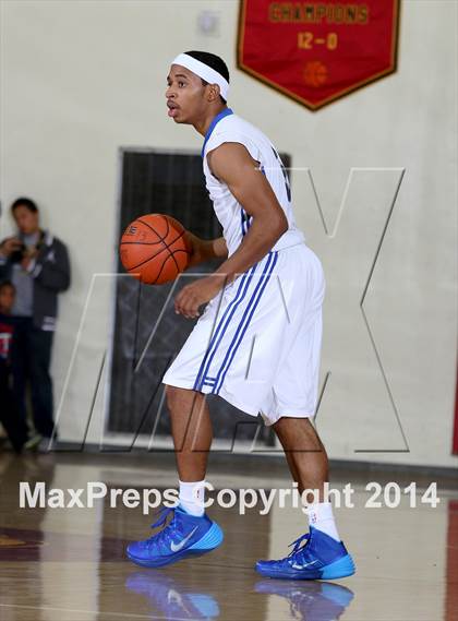 Thumbnail 2 in Loyola vs. El Camino Real (Fairfax State Preview) photogallery.