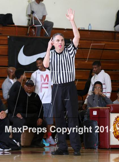 Thumbnail 2 in Loyola vs. El Camino Real (Fairfax State Preview) photogallery.