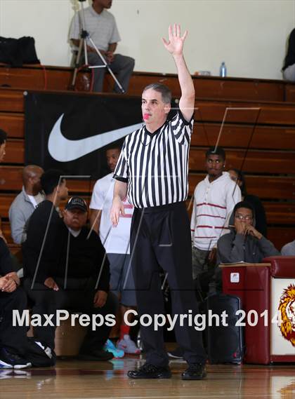 Thumbnail 3 in Loyola vs. El Camino Real (Fairfax State Preview) photogallery.