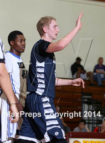 Thumbnail 1 in Loyola vs. El Camino Real (Fairfax State Preview) photogallery.