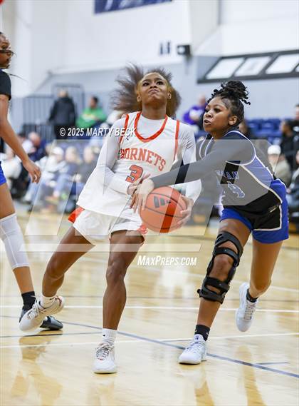 Thumbnail 1 in Lutheran vs Booker T Washington (Sophie Cunningham Classic) photogallery.