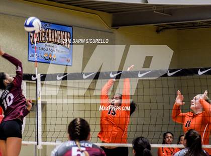 Thumbnail 2 in Torrance vs West Anchorage (NIKE Tournament of Champions) photogallery.