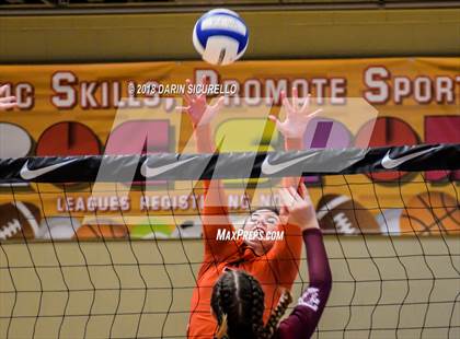 Thumbnail 2 in Torrance vs West Anchorage (NIKE Tournament of Champions) photogallery.